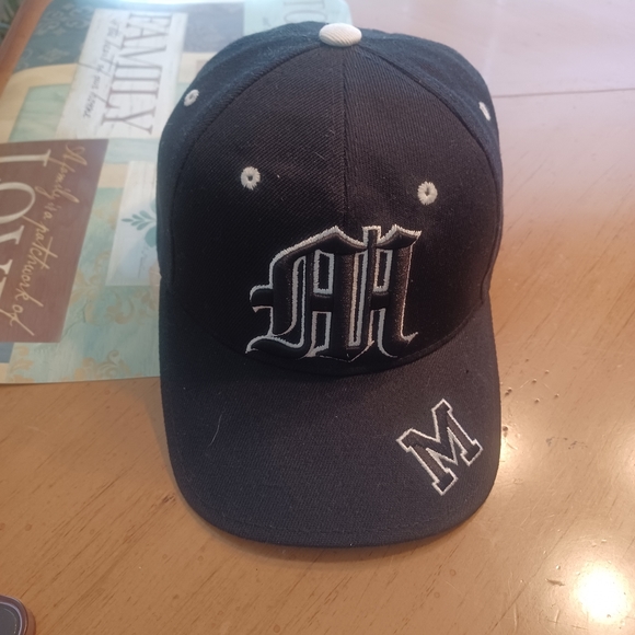 Black Cap - Picture 1 of 2